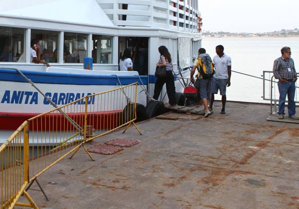  Travessia Salvador-Mar Grande continua suspensa neste domingo.