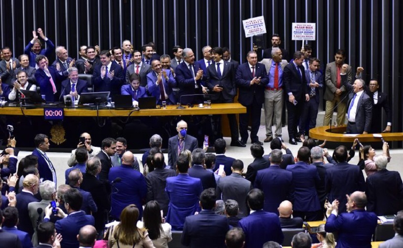  Câmara aprova reforma tributária em dois turnos; texto vai ao Senado