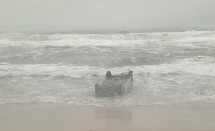  Motorista afirma que entrou na praia ‘sem querer’ e que o veículo foi arrastado pela maré