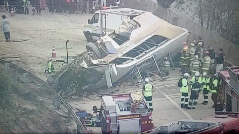  Ônibus com torcedores do Corinthians capota e deixa 8 mortos