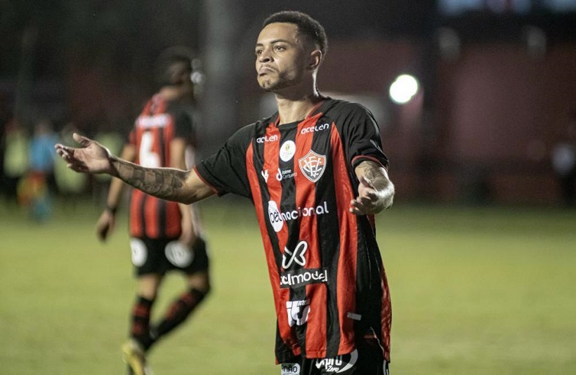  Liderança ampliada: com gol de Matheusinho, Vitória vence e abre quatro pontos