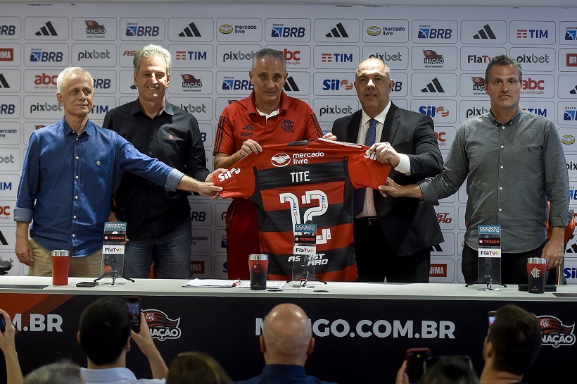  Tite é apresentado oficialmente como técnico do Flamengo