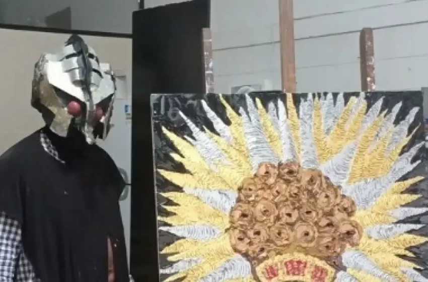  Morre o artista plástico Jayme Figura, o homem da máscara de ferro