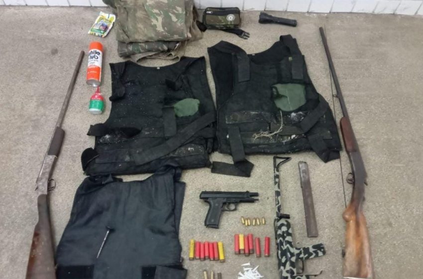  Armas de fogo, munições e drogas são apreendidas pela PM em Candeias