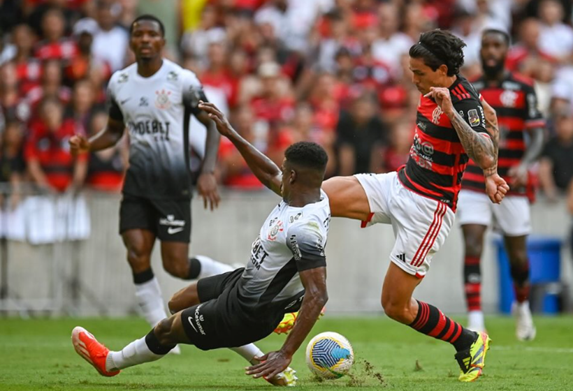  Flamengo afasta crise com vitória de 2 a 0 contra Timão no Brasileiro