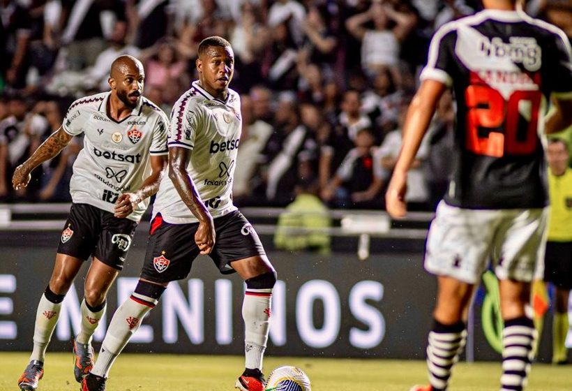  Vitória é superado pelo Vasco em São Januário, no Rio de Janeiro